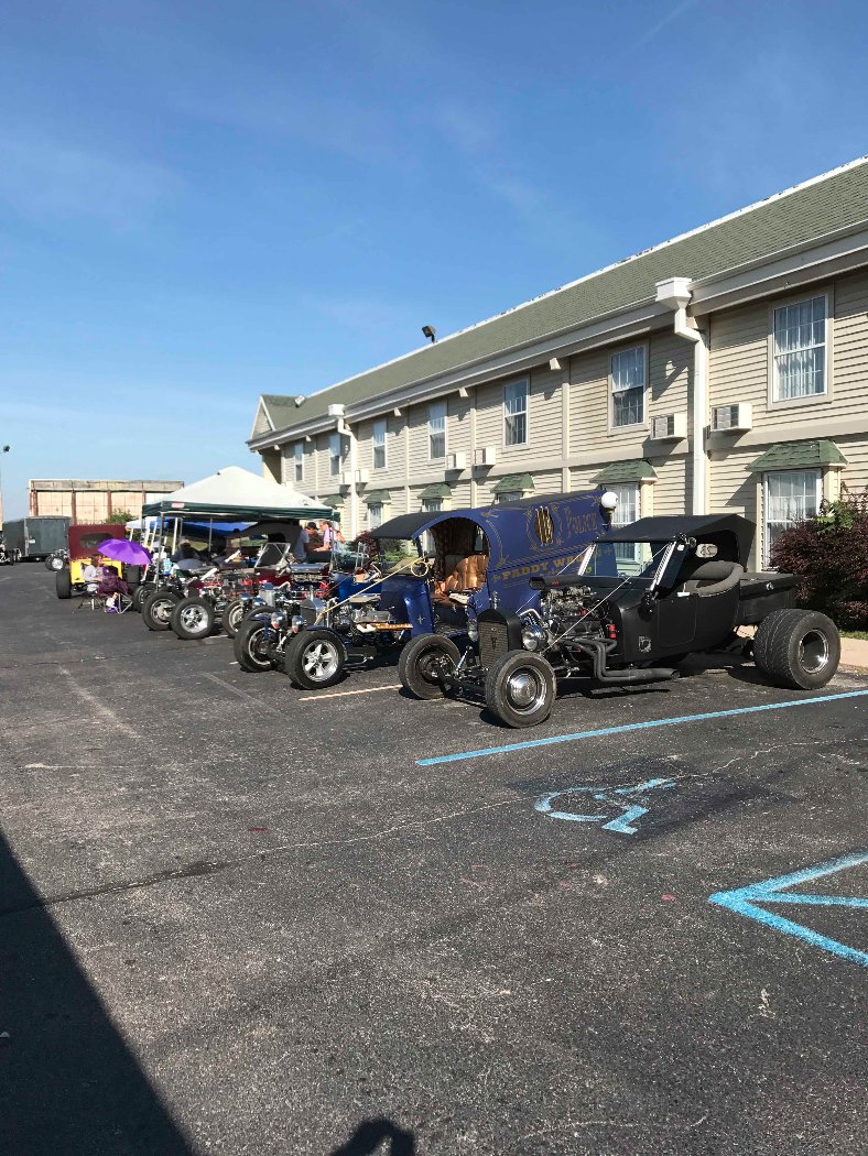 hotelparkinglot.jpg